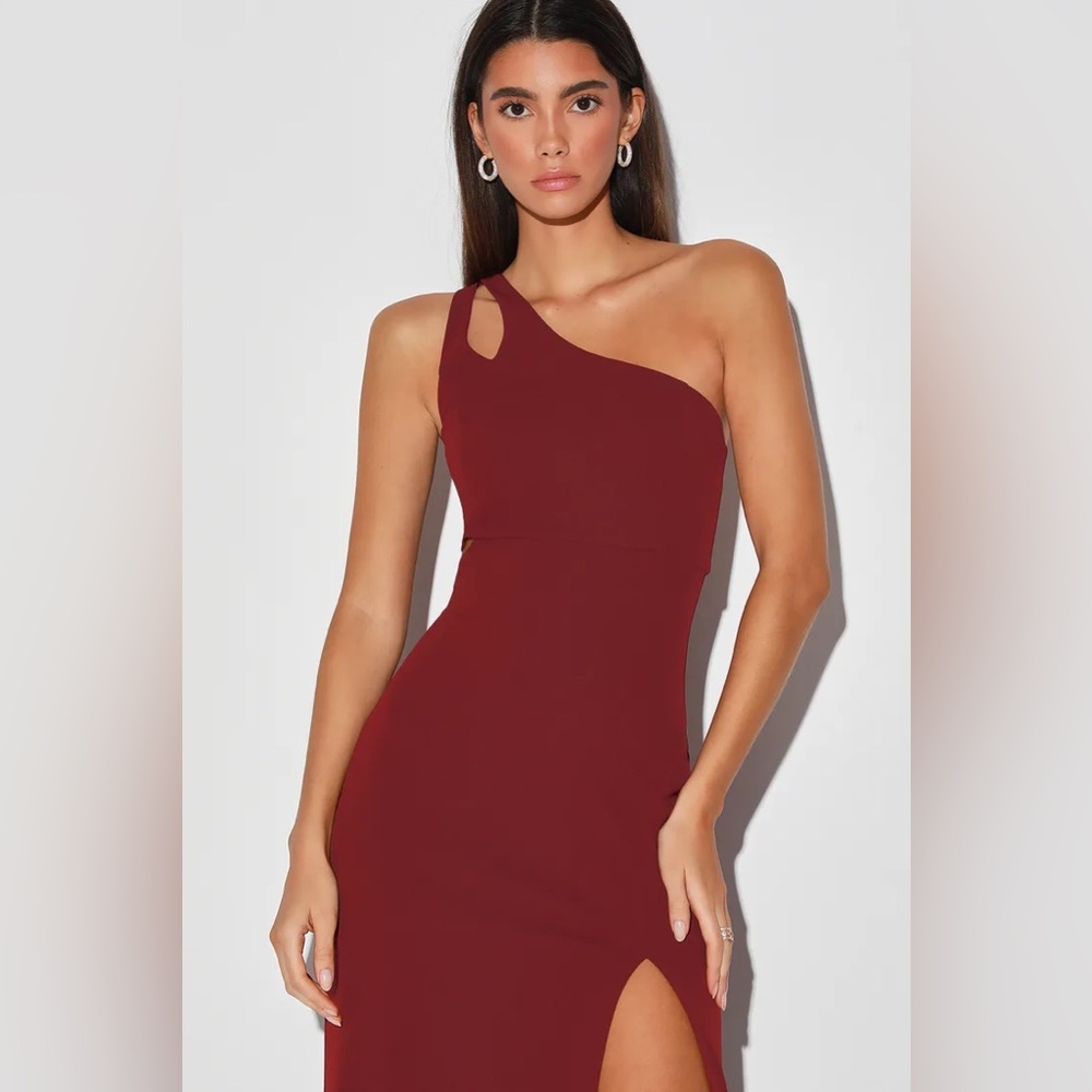 Lulu’s Burgundy One Shoulder Cut-Out Maxi